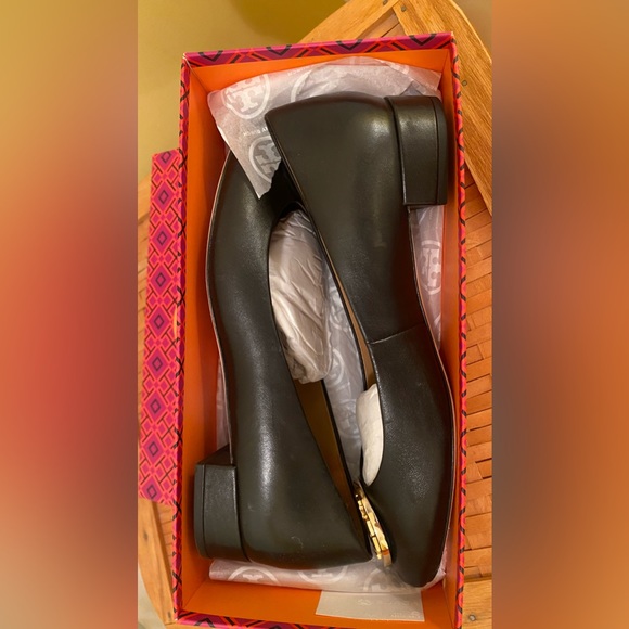 Tory Burch Ballet shoes; black Napa leather; box included - Picture 2 of 11
